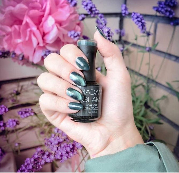 CAT EYE GELS: PERFECT FOR A GLAM VEGAN PARTY