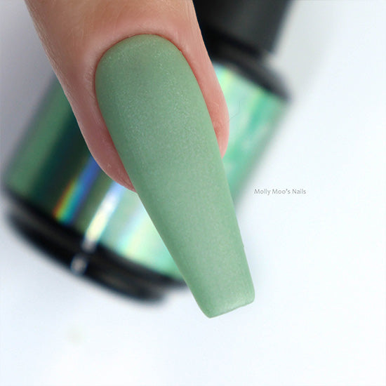 Madam_Glam_Holographic_Soak_Off_Gel_Polish_Green_Peppermint_Kiss_2