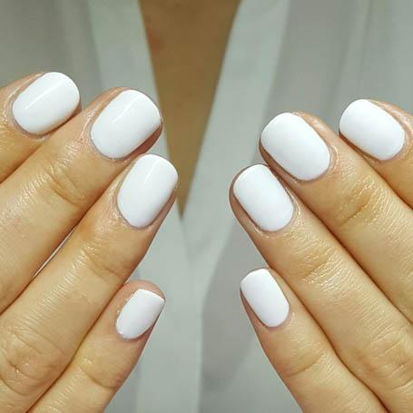 20 Elegant White Nail Designs To Copy | White gel nails, White acrylic nails,  White glitter nails